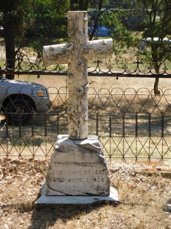 [Picture of Edna Canepa grave]